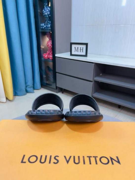 Picture of Louis Vuitton Slippers _SKULVsz38-44mnf10021226